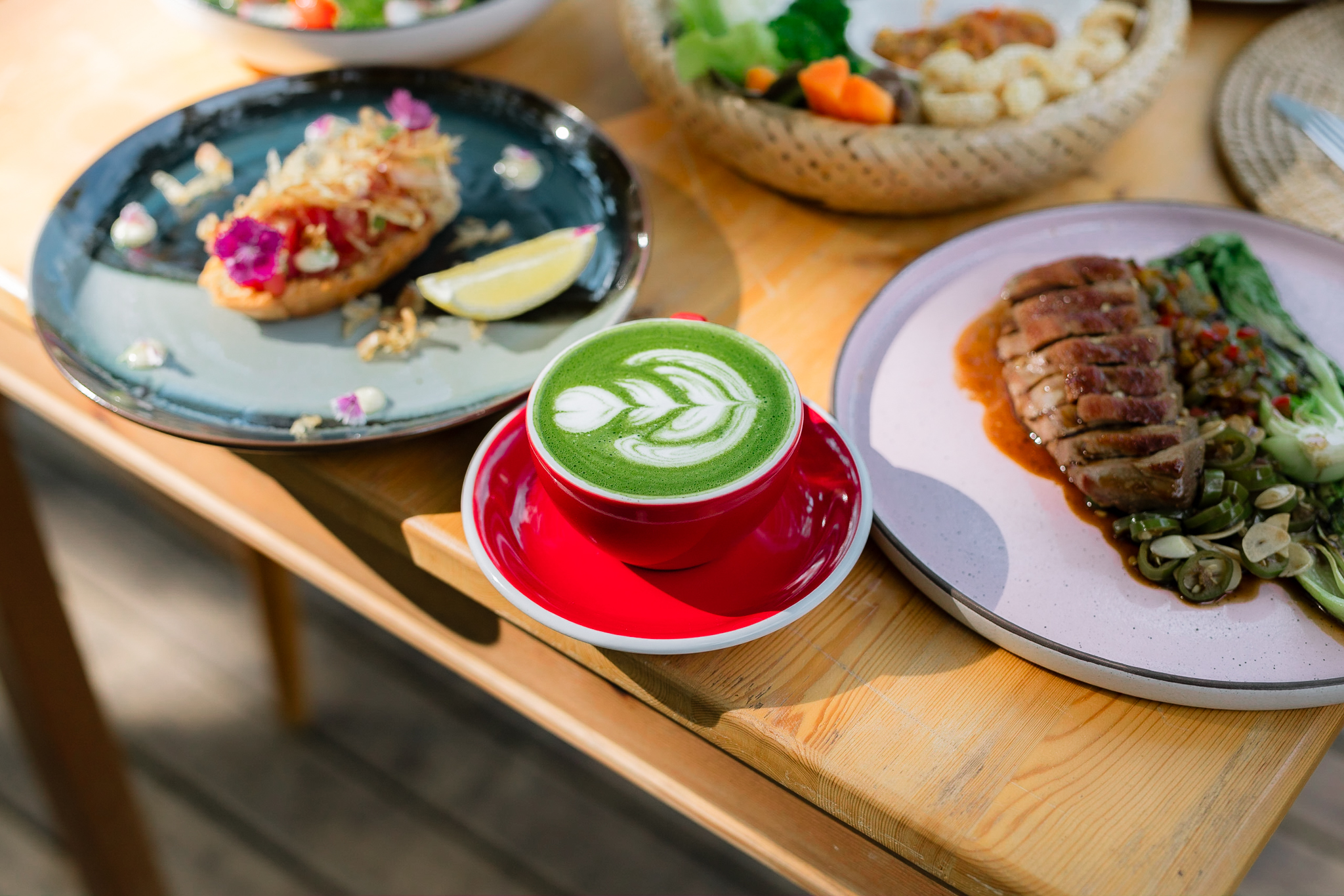 왓 롱 수아 텐 & 왓 화이 플라 캉 & 왓 롱 쿤 & 카나리 카페